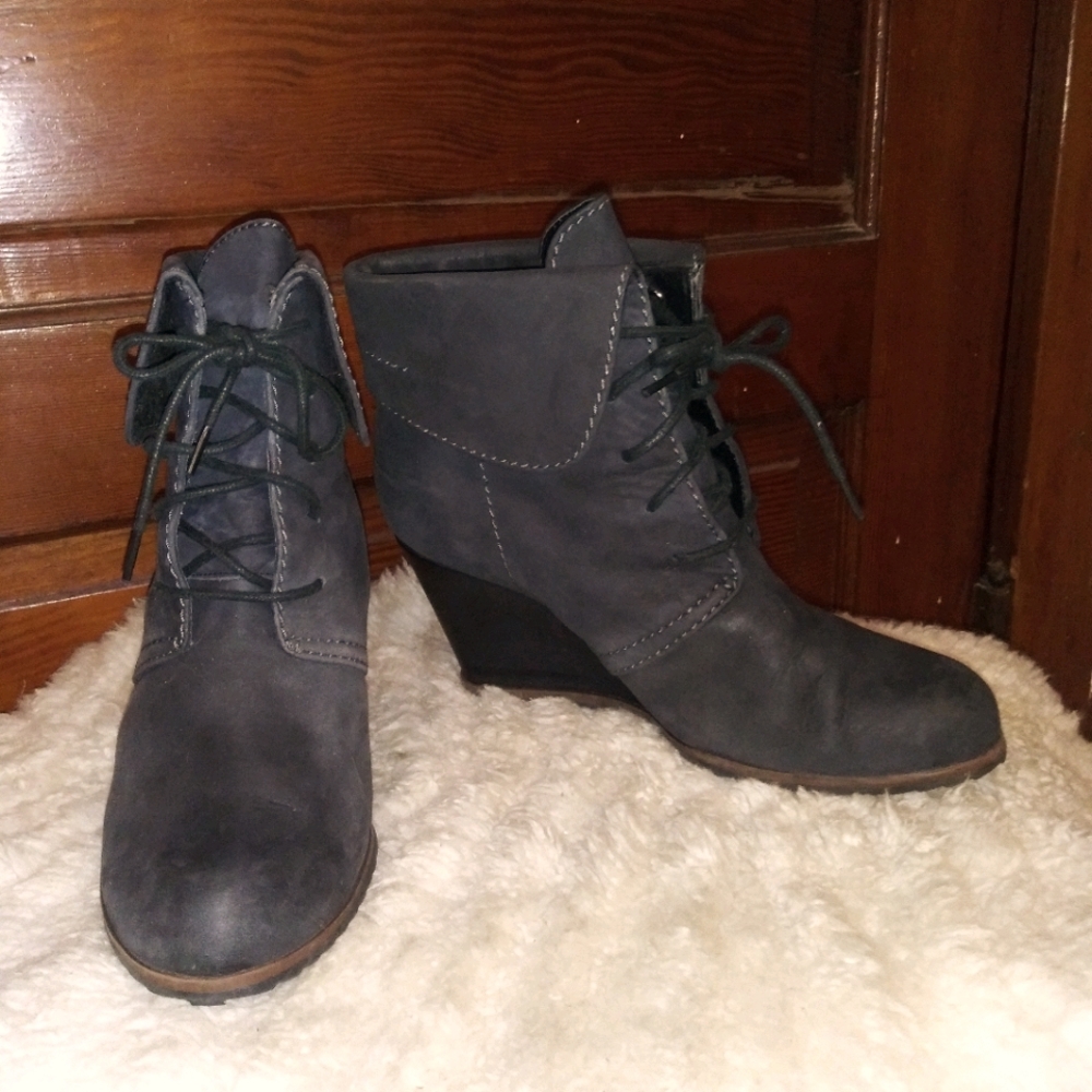 Super Comfortable Italian Leather Wedge Boot by Tesori Women Sz: 7